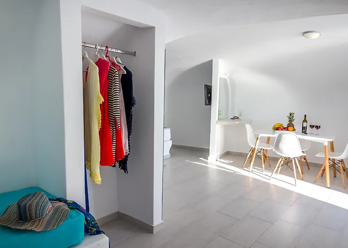 شقة أسماء سويتس ثيرا